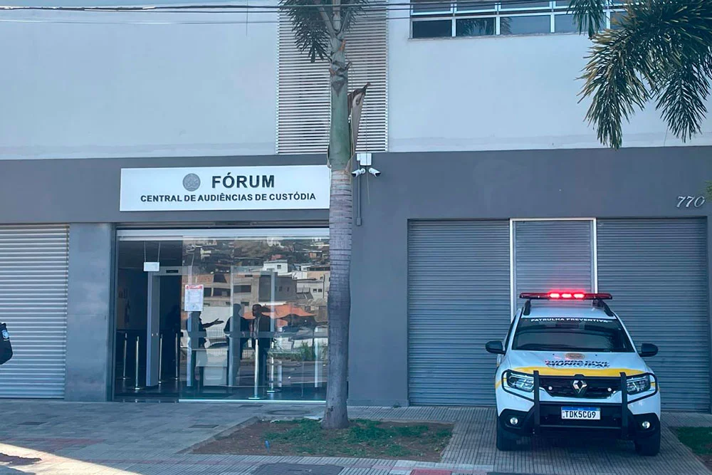 Homem é preso após agredir ex-companheira e fugir com carro dela em Contagem