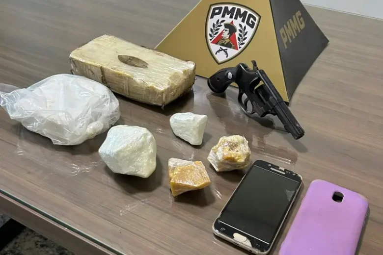 Mulher é presa com drogas escondidas em roupas de bebê