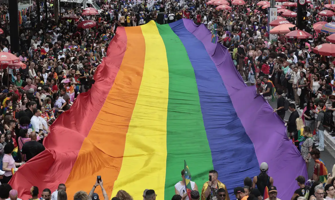Parada LGBT de São Paulo chega aos 30 anos com menos patrocínio e pressão política