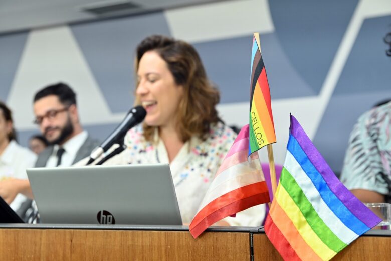 Projeto prevê capacitação de servidores para proteger direitos LGBT em Minas