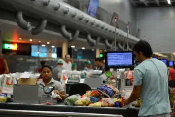 Fechamento de supermercados aos domingos começa a ser testado no Espírito Santo e Goiás
