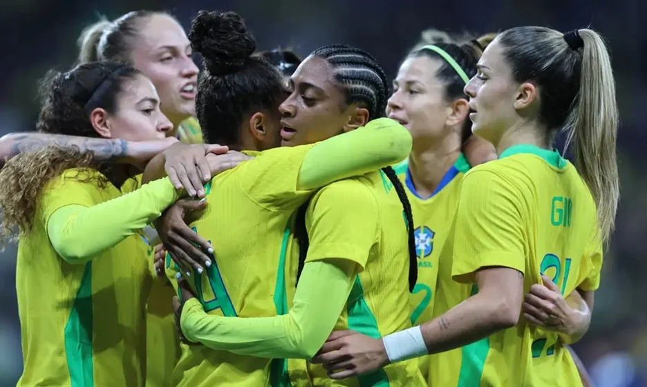 Seleção brasileira feminina encara Estados Unidos esta noite em São Paulo