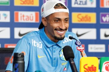 Raphinha treina e se aproxima de retorno à Copa do Mundo