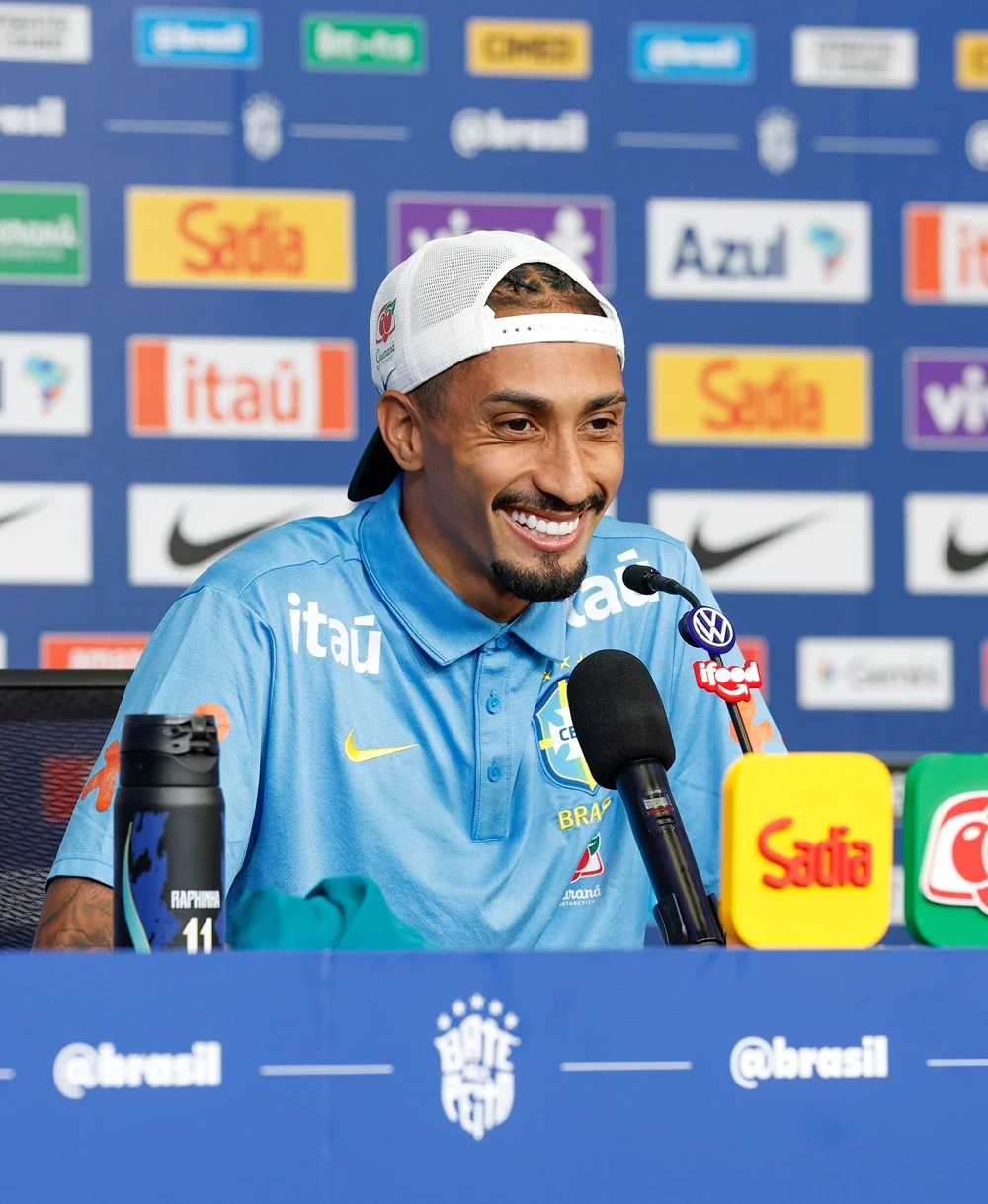 Raphinha elogia Ancelotti e busca evolução na Seleção Brasileira: "sei que posso fazer muito mais"