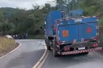 Cabo de alta tensão se rompe e atinge caminhão na rodovia que liga Itabira ao distrito de Senhora do Carmo