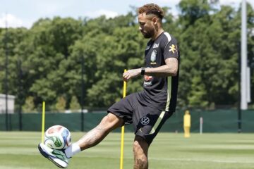 Neymar volta a treinar com a Seleção Brasileira a dois dias do jogo contra o Haiti