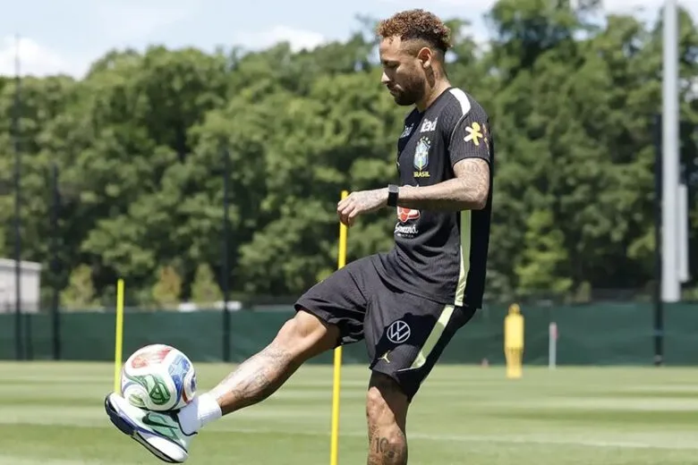 Neymar volta a treinar com a Seleção Brasileira a dois dias do jogo contra o Haiti