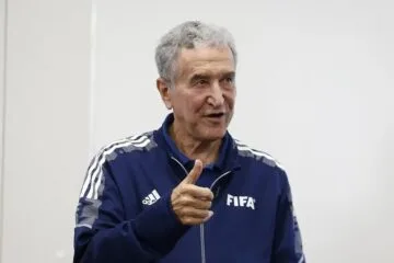 Técnico do tetra, Carlos Alberto Parreira é internado no Rio de Janeiro