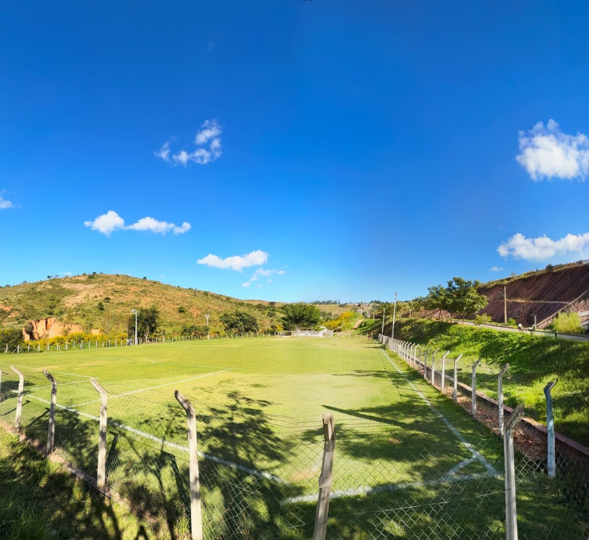 Bairro Pedreira do Instituto terá primeiro campo com iluminação e uso ampliado no período noturno; inauguração e nesta terça-feira