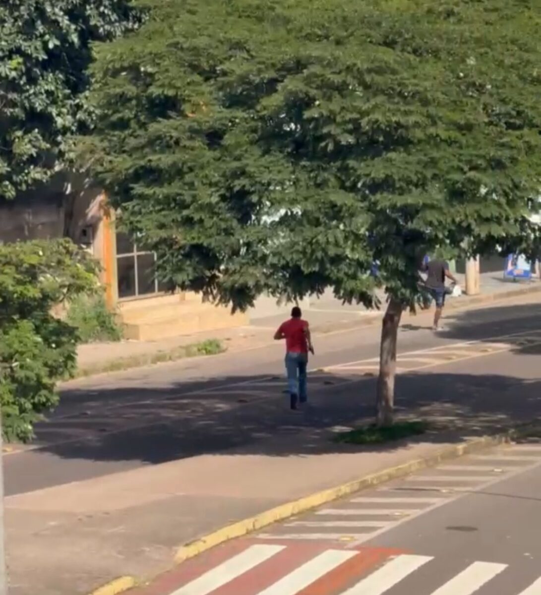 Polícia Civil prende suspeito de furto após investigação; diligência na Avenida Mauro Ribeiro chamou atenção de moradores