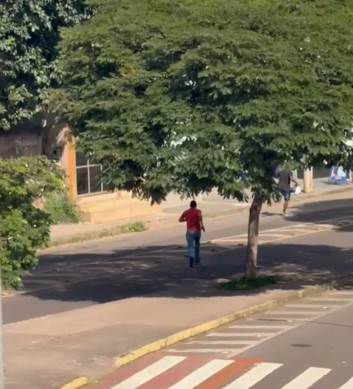 Polícia Civil prende suspeito de furto após investigação; diligência na Avenida Mauro Ribeiro chamou atenção de moradores