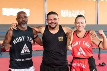 Atletas do muay thai Centro de Treinamento Sara Amorim passam por avaliação de graduação em Itabira