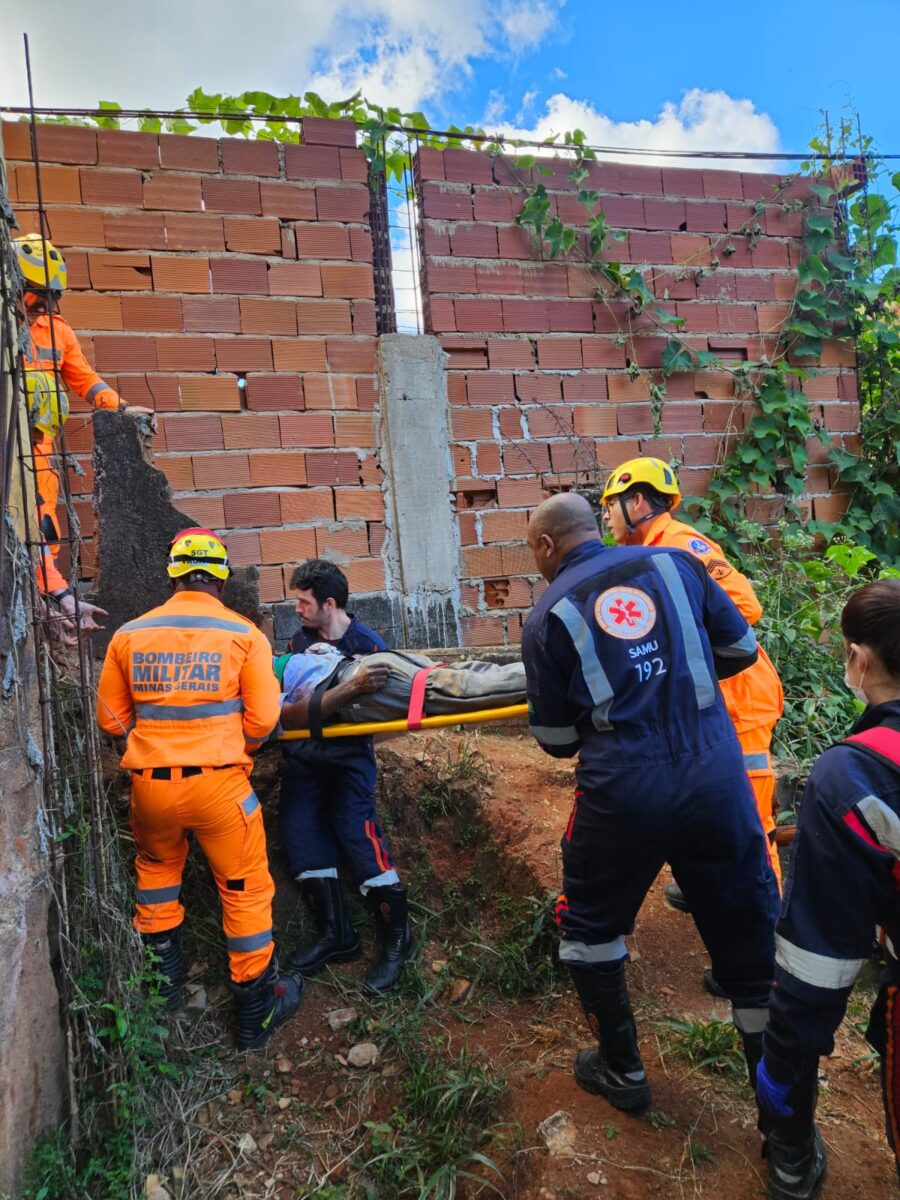 Idoso é resgatado após cair em ribanceira durante capina em Bela Vista de Minas