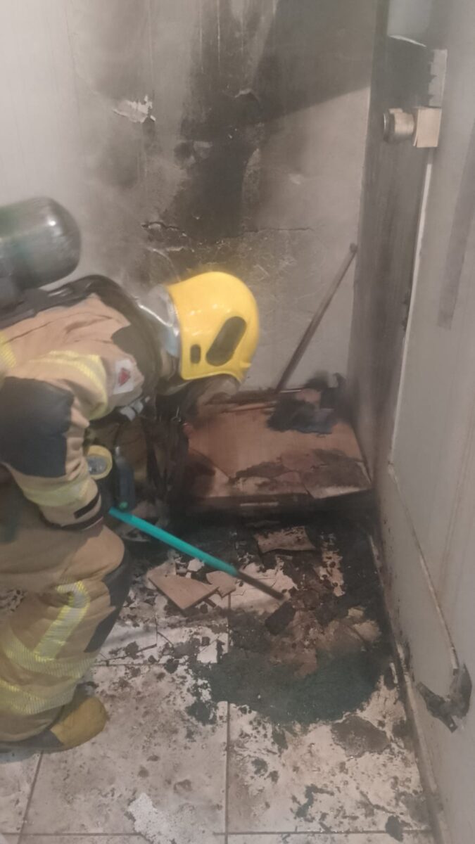 Princípio de incêndio atinge loja no Centro de Itabira e mobiliza Corpo de Bombeiros