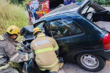 Motorista fica preso às ferragens após acidente na MG-129, entre Itabira e Nova Era