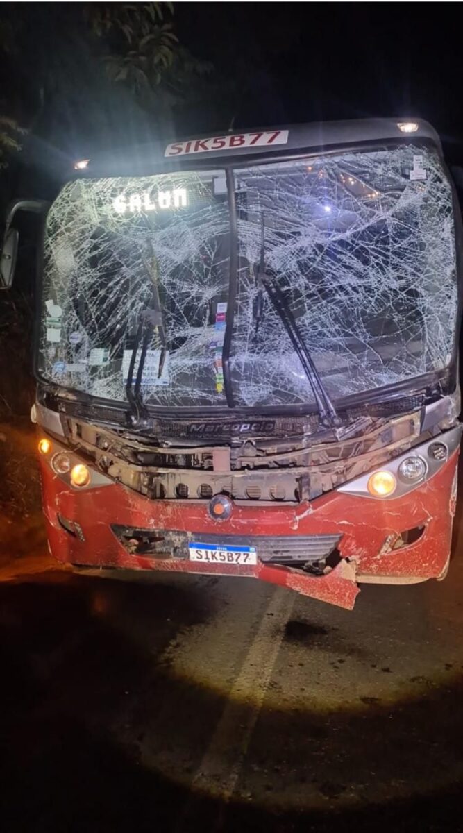 Colisão entre dois ônibus deixa cinco passageiros feridos na MG-436, em Barão de Cocais