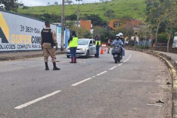 Transita e Polícia Militar realizam blitz educativa para reforçar segurança no trânsito em Itabira