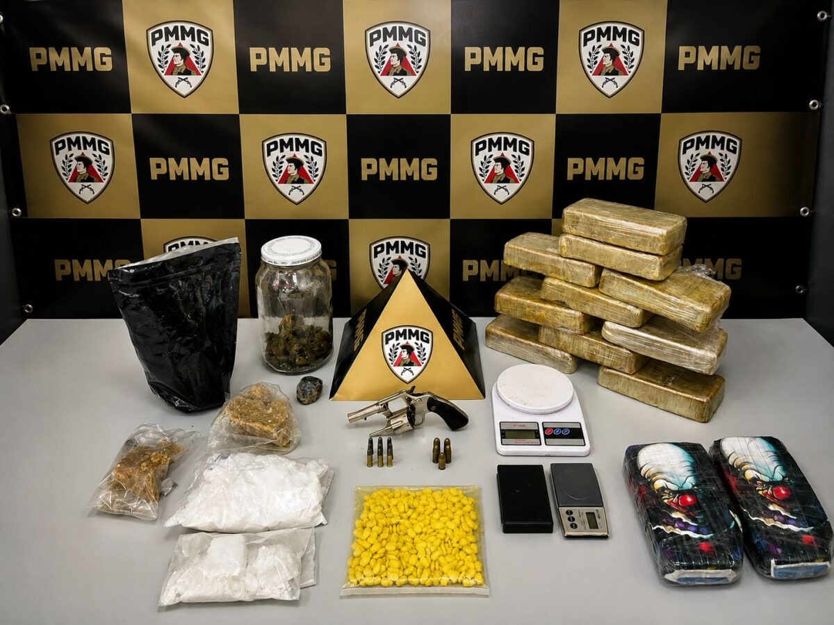 PM localiza laboratório clandestino de drogas em Itabira e apreende entorpecentes, arma e munições