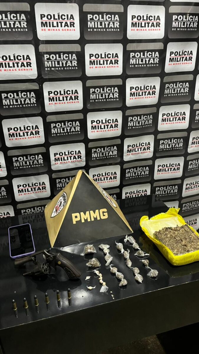 Homem em prisão domiciliar é detido por tráfico de drogas e posse ilegal de arma em Santa Bárbara