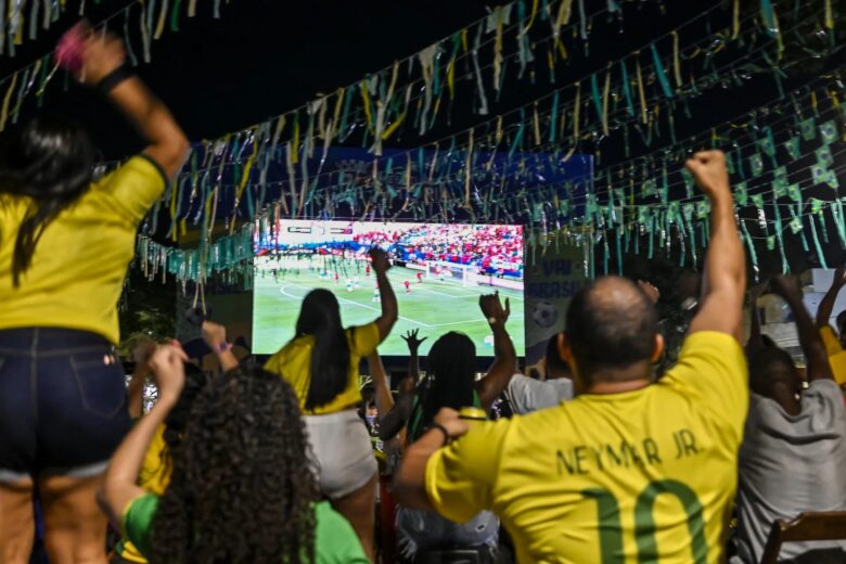 Itabira: transmissão do jogo entre Brasil e Japão promete reunir torcedores no projeto “Nossa Rua é Hexa”, no bairro Gabiroba