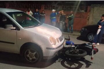 Motorista alcoolizado colide carro contra moto no bairro Juca Rosa, em Itabira