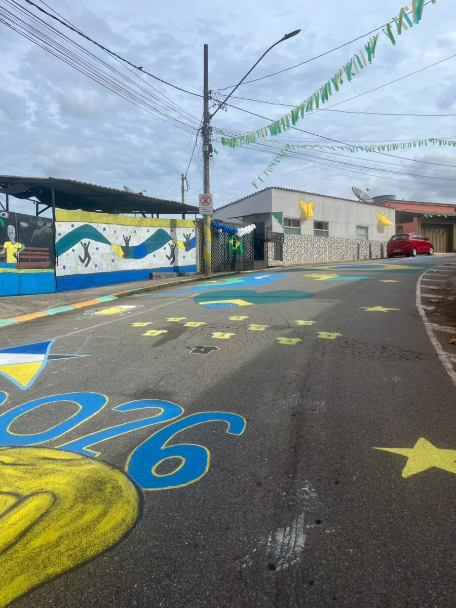 Itabira: rua Netuno, na Vila Amélia, abre programação do projeto "Nossa Rua é Hexa" com transmissão da estreia do Brasil na Copa