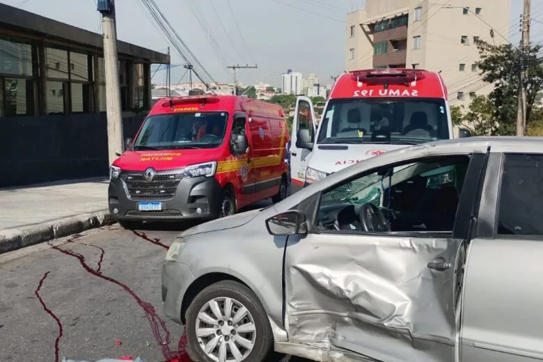 Motociclista morre após batida com carro em Contagem