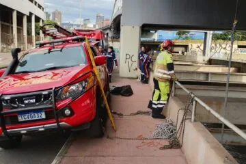 Homem cai de viaduto sobre o Ribeirão Arrudas em Belo Horizonte