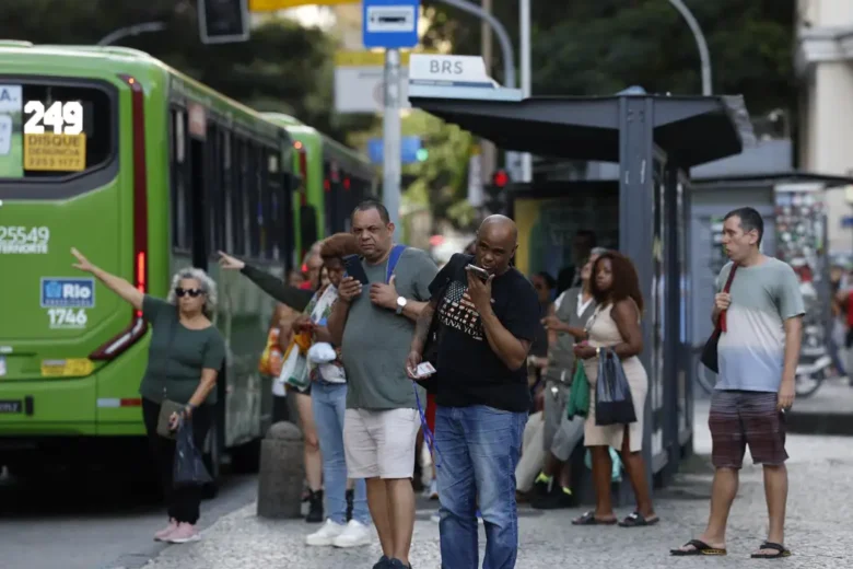 Onda de tarifas zero começa a recuar e prefeituras cancelam benefícios
