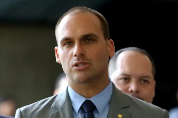Após pressão dos EUA sobre o Pix, Eduardo Bolsonaro propõe negociação baseada em sistemas financeiros