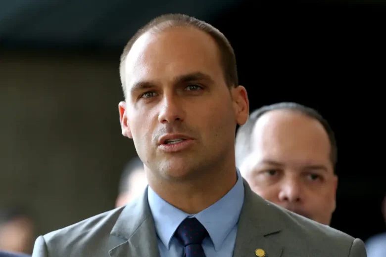 Após pressão dos EUA sobre o Pix, Eduardo Bolsonaro propõe negociação baseada em sistemas financeiros