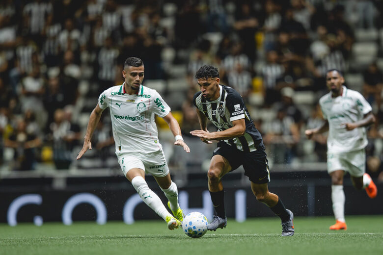 Atlético-MG visita o líder Palmeiras em busca de reação no Brasileirão; Caraça FM transmite a partida