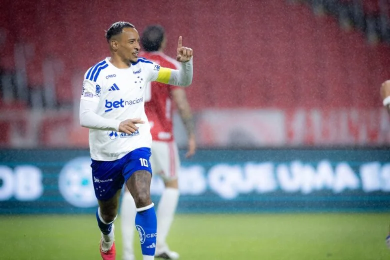 Kaio Jorge e Matheus Pereira comandam vitória do Cruzeiro sobre o Internacional Kaio Jorge e Matheus Pereira comandam vitória do Cruzeiro sobre o Internacional