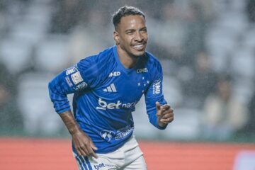 Matheus Pereira garante vitória do Cruzeiro sobre o Coritiba pelo Brasileirão
