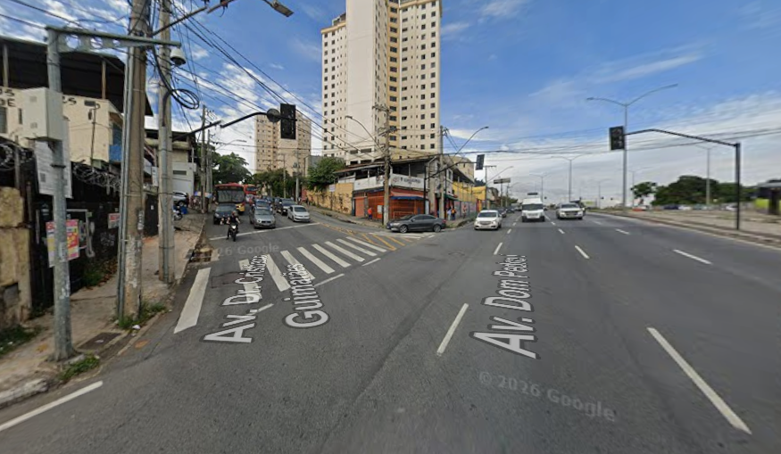 Mulher cai de moto por aplicativo e morre atropelada por ônibus em BH Mulher cai de moto por aplicativo e morre atropelada por ônibus em BH