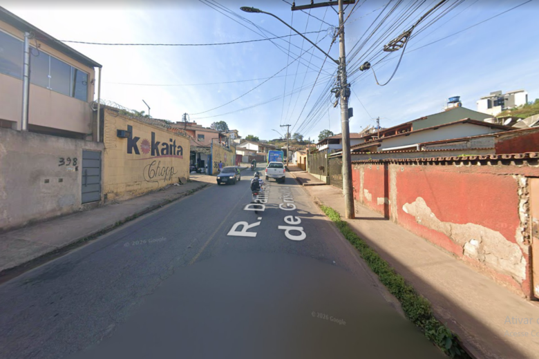 Itabira: obra na rede de esgoto interdita parcialmente rua no bairro Hamilton Itabira: obra na rede de esgoto interdita parcialmente rua no bairro Hamilton