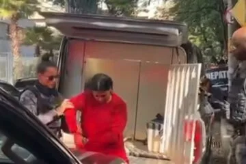 Diarista citou galinha ao falar dos golpes contra casal e alegou ouvir voz