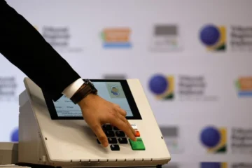 Lula ameaça faltar aos  debates do primeiro turno das eleições