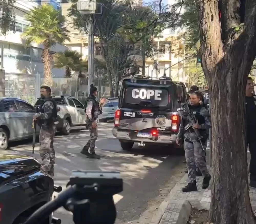 Diarista participa de reconstituição da morte de casal em BH