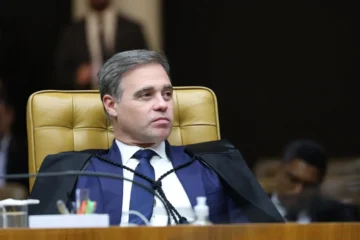 André Mendonça autoriza investigação contra Lulinha por suspeita de tráfico de influência