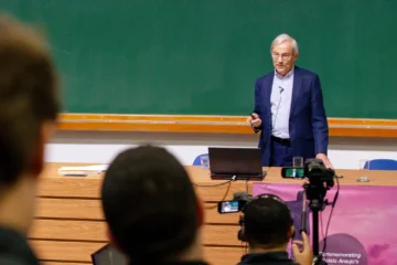 Nobel da economia diz que impacto da IA no emprego é superestimado