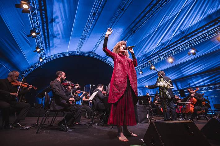 Vanessa da Mata e Orquestra Ouro Preto se apresentam em agosto em Conceição do Mato Dentro; saiba mais