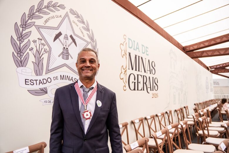 Prefeito de Barão de Cocais recebe Medalha Minas Gerais em cerimônia em Mariana