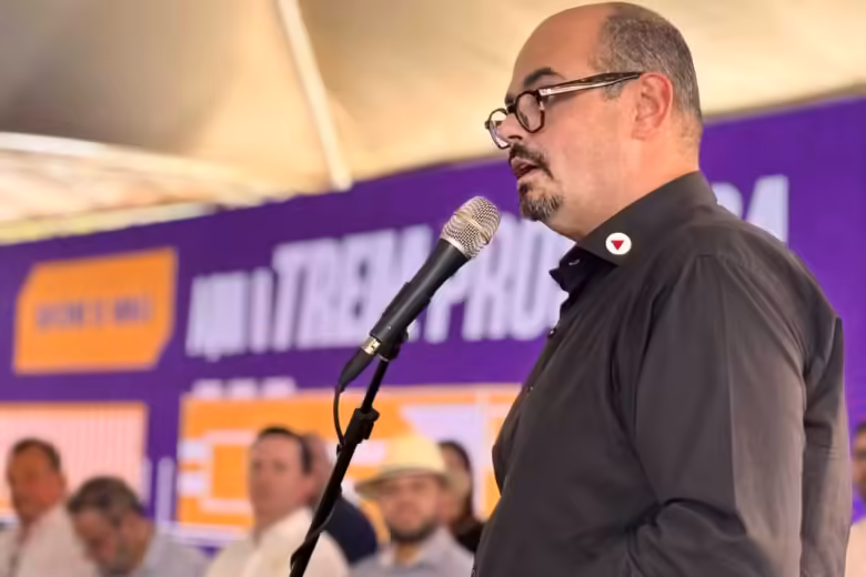 Mateus Simões dispara contra Marcelo Aro: “ele passou quatro anos parasitando o Governo de Minas” Mateus Simões dispara contra Marcelo Aro: “ele passou quatro anos parasitando o Governo de Minas”