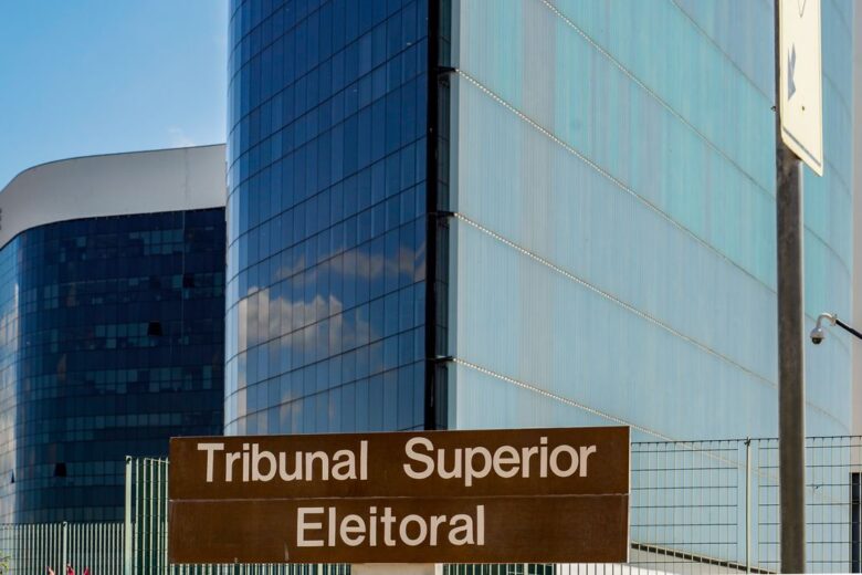 TSE dá 48 horas para Lula explicar o uso de canais oficiais para promover o governo