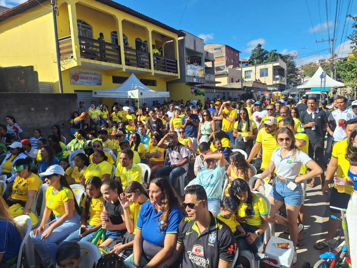 Copa do Mundo: bairro João XXIII recebe a transmissão do jogo entre Brasil e Noruega pelo projeto "Nossa Rua é Hexa"