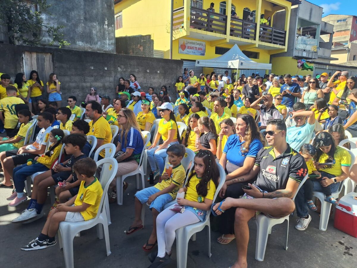 "Nossa Rua é Hexa": bairro João XXIII, em Itabira, recebe a transmissão do jogo entre Brasil e Noruega pela Copa do Mundo