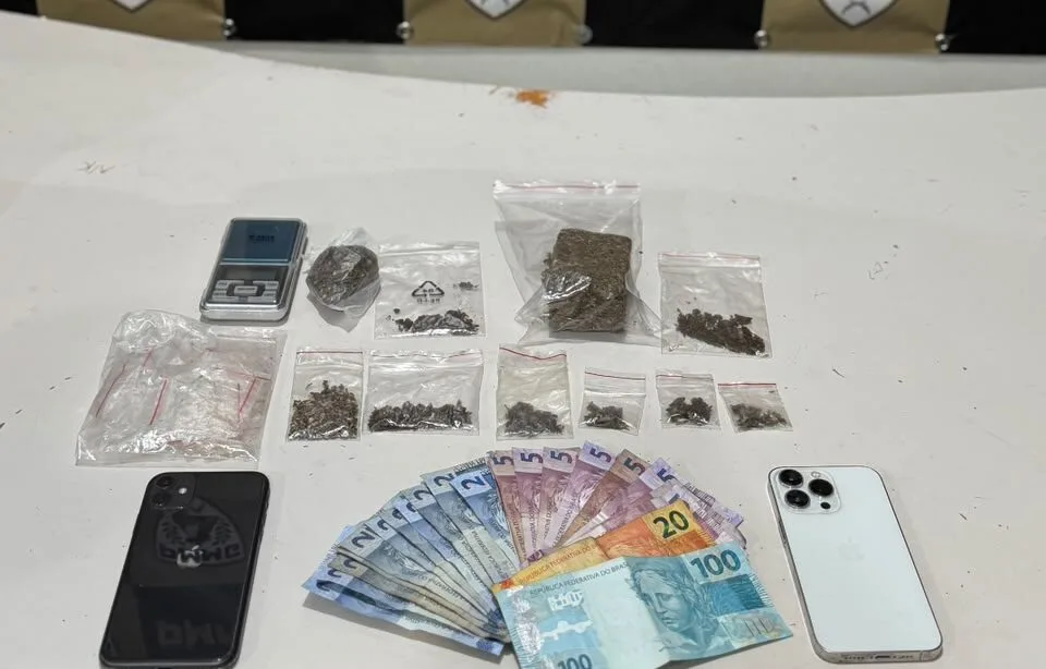 Jovem é preso por tráfico de drogas durante operação da Polícia Militar em Itabira