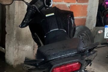Motocicleta é furtada em estacionamento de supermercado enquanto proprietária trabalhava em Itabira