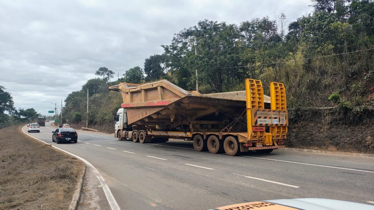 Transporte de carga especial provoca lentidão nas rodovias MG-434 e MG-129, entre São Gonçalo do Rio Abaixo e Itabira